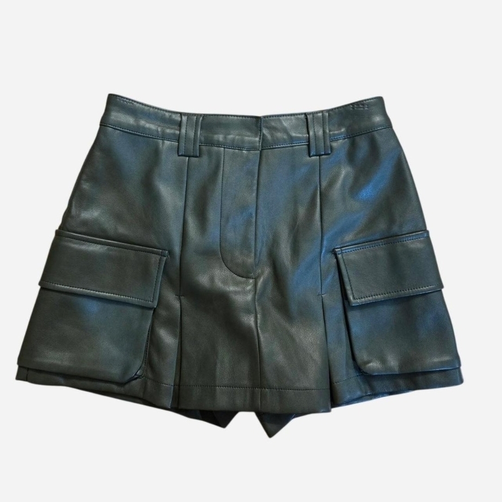 Avec Les Filles Women's Faux Leather Cargo Skorts  With Pockets Size 2